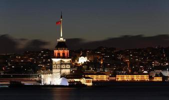 tour de la jeune fille à istanbul, turquie photo