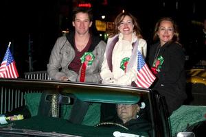 los angeles, 28 nov - mark hapka, moly burnett, chrystal chappell arrive au défilé de noël hollywood 2010 à hollywood boulevard le 28 novembre 2010 à los angeles, ca photo