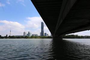 Danube à plein débit dans la capitale autrichienne vienne photo