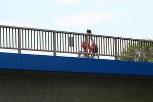 pont - structures architecturales permettant de franchir une barrière d'eau. photo