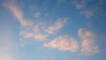 ciel avec des nuages rouges photo