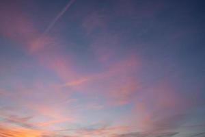 ciel avec des nuages rouges photo