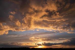 ciel avec des nuages dramatiques photo