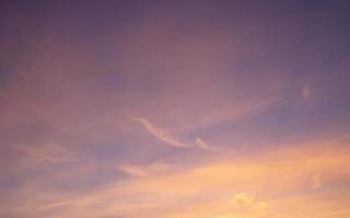 ciel avec des nuages rouges photo