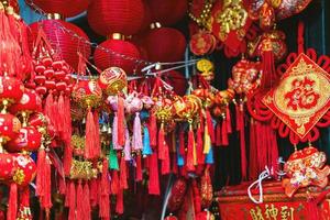 décorations du nouvel an chinois. les caractères chinois qui signifient bonne chance ou bénédiction photo