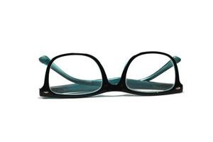 les lunettes de presbytie et de myopie pour la lecture et l'utilisation quotidienne sont les soins oculaires et la santé sur fond blanc. photo