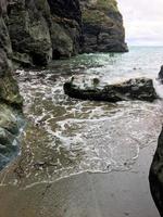 une vue de tintagel à cornouailles photo