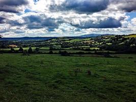 une vue sur les collines de caradoc dans le shropshire photo