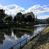 une vue sur la ville de Bath sous le soleil de l'après-midi photo