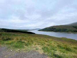 une vue sur les highlands écossais au nord de ben nevis photo