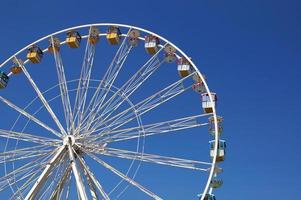 grande roue contre le ciel photo