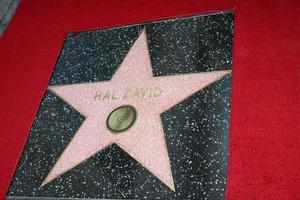 los angeles, oct 14 - hal david wof star lors de la cérémonie d'attribution d'une étoile sur le hollywood walk of fame pour hal david à l'institut des musiciens le 14 octobre 2011 à los angeles, ca photo