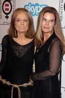 los angeles, nov 4 - gloria steinem, maria shriver à l'égalité présente maintenant faire de l'égalité une réalité à montage hotel le 4 novembre 2013 à beverly hills, ca photo