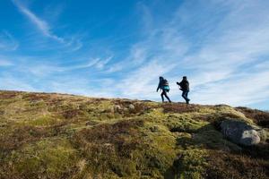 le voyage du couple Wanderlust dans la campagne islandaise. photo