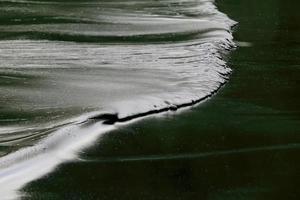 déversement de pétrole brut sur la plage photo