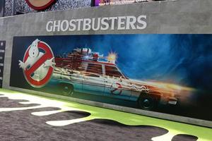 Los angeles, juil 9 - atmosphère ghostbusters à la première de ghostbusters au tcl chinese theatre imax le 9 juillet 2016 à los angeles, ca photo