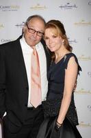 los angeles, jan 14 - howard deutch, lea thompson arrive à la soirée hallmark channel tca hiver 2012 au tournoi de roses house le 14 janvier 2012 à pasadena, ca photo