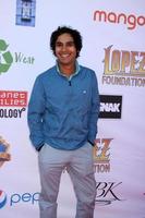 los angeles, 7 mai - kunal nayyar arrive au 5e classique de golf annuel des célébrités george lopez au club de golf au bord du lac le 7 mai 2012 à toluca lake, ca photo