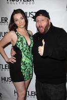 los angeles, 9 avril - rachel mulins, stephen kramer glickman à la grande ouverture de hustler hollywood au hustler hollywood le 9 avril 2016 à los angeles, ca photo