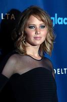 Los angeles, 20 avril - jennifer lawrence arrive aux glaad media awards 2013 au jw marriott le 20 avril 2013 à los angeles, ca photo