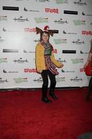 Los angeles, nov 27 - joey king arrive au défilé de noël hollywood 2011 à hollywood boulevard à sycamore le 27 novembre 2011 à los angeles, ca photo