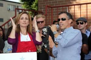 los angeles, 30 novembre - marlee matlin, jack jason à la chambre de commerce de hollywood 17e barbecue annuel de la police et des pompiers à la gare de wilcox le 30 novembre 2011 à los angeles, ca photo