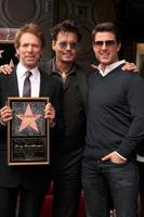 los angeles, 24 juin - jerry bruckheimer, johnny depp, tom cruise à la star de jerry bruckheimer sur le hollywood walk of fame au théâtre el capitan le 24 juin 2013 à los angeles, ca photo