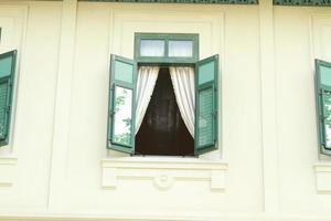 fenêtre de style thaïlandais traditionnel photo