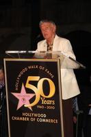 Los angeles, 3 novembre - roger wllliams arrive à la célébration du 50e anniversaire du Hollywood Walk of Fame à Hollywood et Highland le 3 novembre 2010 à los angeles, ca photo