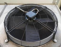 gros plan des ventilateurs du ventilateur. photo