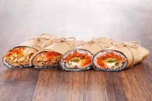 sushi burrito - nouveau concept alimentaire tendance photo