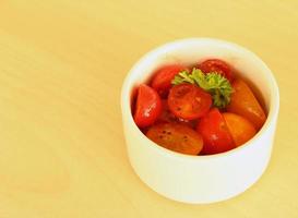 salade de tomate photo