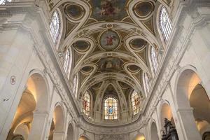 intérieurs et détails de l'église saint roch, paris, france photo