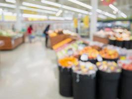 épicerie arrière-plan flou avec les clients photo