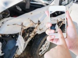 prendre une photo des dommages causés par un accident de voiture