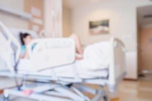 flou abstrait patient sur le lit à l'intérieur de la chambre d'hôpital pour le fond photo
