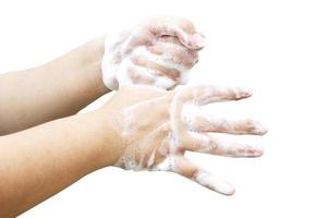mousse de savon pour le lavage des mains isolée sur fond blanc avec un tracé de détourage, prévenir les germes, les bactéries ou les virus.