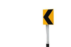 panneau d'avertissement de flèche noire gauche isolée sur poteau blanc, panneaux de signalisation, avec chemins de détourage.