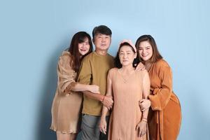 famille asiatique heureuse photo