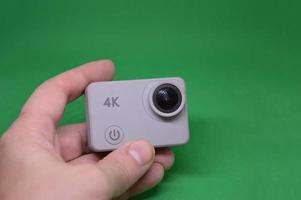 caméra d'action et accessoires pour filmer des vidéos et des photos en voyage