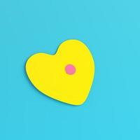 forme de coeur abstraite jaune sur fond bleu vif dans des tons pastel photo