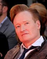 los angeles, oct 31 - conan o brien lors de la cérémonie de l'empreinte de la main et de l'empreinte des jeux de la faim au théâtre chinois tcl le 31 octobre 2015 à los angeles, ca photo