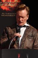 los angeles, oct 31 - conan o brien lors de la cérémonie de l'empreinte de la main et de l'empreinte des jeux de la faim au théâtre chinois tcl le 31 octobre 2015 à los angeles, ca photo