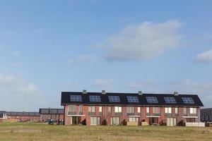 nouvelles maisons familiales avec panneaux solaires sur le toit