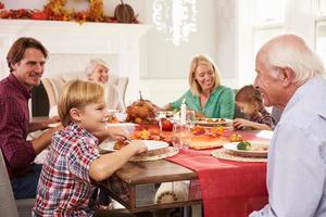 famille, grands-parents, apprécier, thanksgiving, repas, table