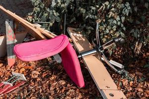 une vieille chaise de bureau comme déchet encombrant photo