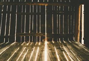 cabane en bois au soleil photo