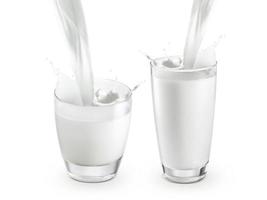 verser deux verres de lait créant des éclaboussures, isolés sur fond blanc photo