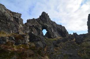 vue panoramique sur la formation rocheuse inhabituelle sur la péninsule de snaefellsnes photo