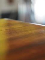 table supérieure floue de bois pour le fond photo